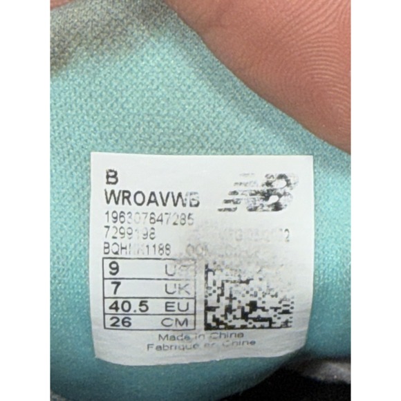 New Balance ROAV Fresh Foam Womens Size 9B White Athletic Sneakers Running Shoes - Picture 9 of 9